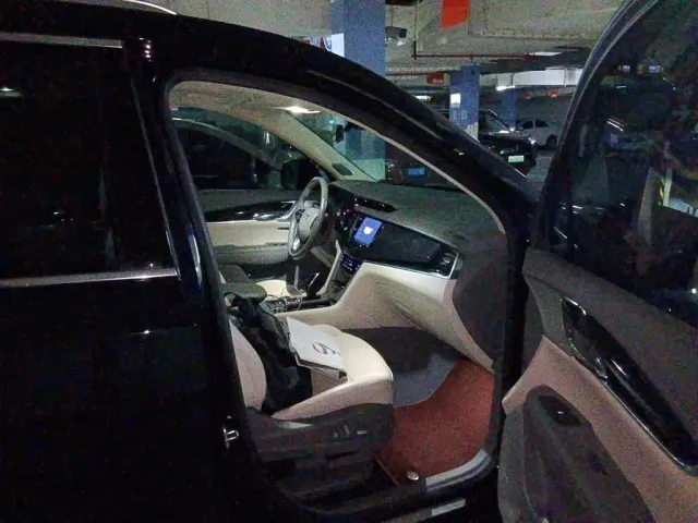 Cadillac XT6 — Фото автомобиля 17