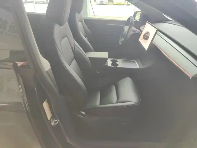 Tesla Model Y — Фото автомобиля 24