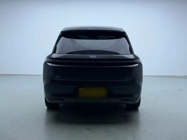 Li Auto L8 — Фото автомобиля 4