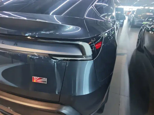 Tesla Model Y — Фото автомобиля 7