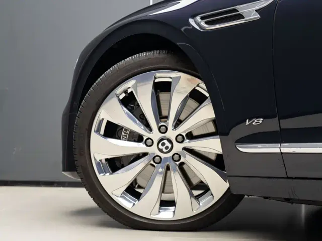 Bentley Flying Spur — Фото автомобиля 6