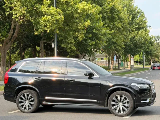 Volvo XC90 — Фото автомобиля 3