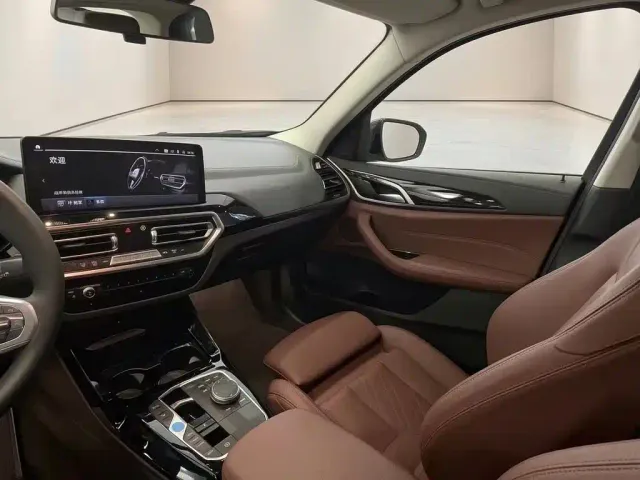 BMW iX3 — Фото автомобиля 6