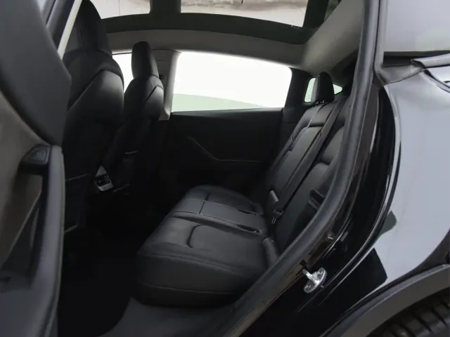 Tesla Model Y — Фото автомобиля 5