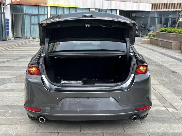 Mazda Axela — Фото автомобиля 18