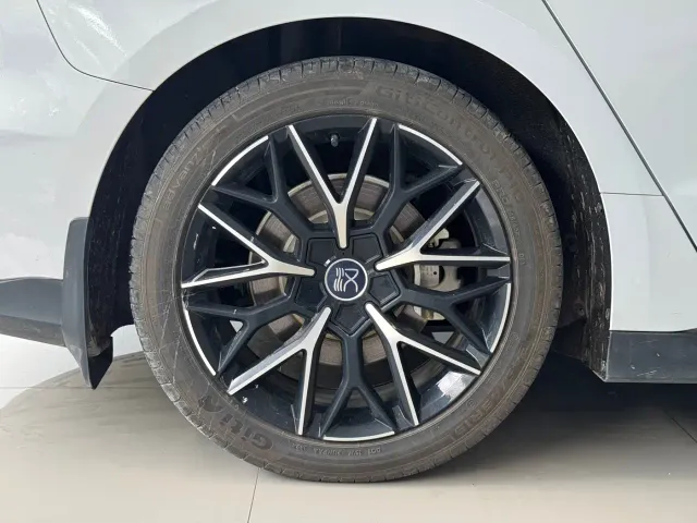 BYD Han — Фото автомобиля 10