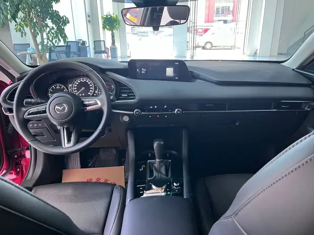 Mazda Axela — Фото автомобиля 7
