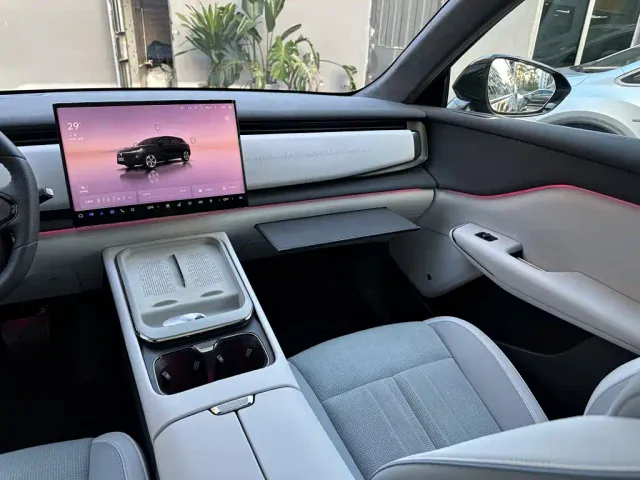 Voyah Auto Voyah Zhiyin 2024 Long Range Super Charging Edition — Фото автомобиля 5