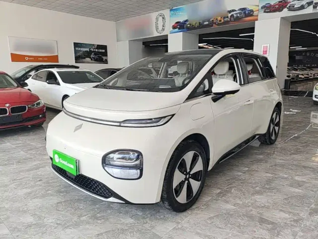 Фотография автомобиля — Baojun Cloud