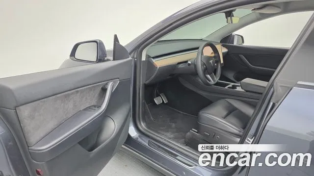 Tesla Model Y — Фото автомобиля 10