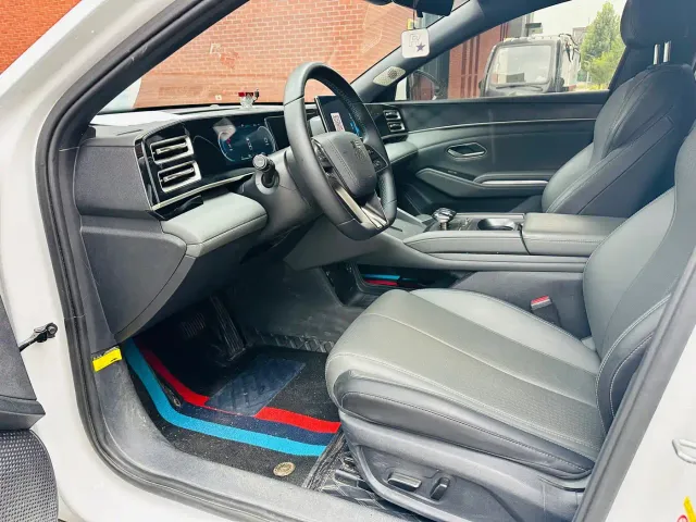 BYD Qin L — Фото автомобиля 12