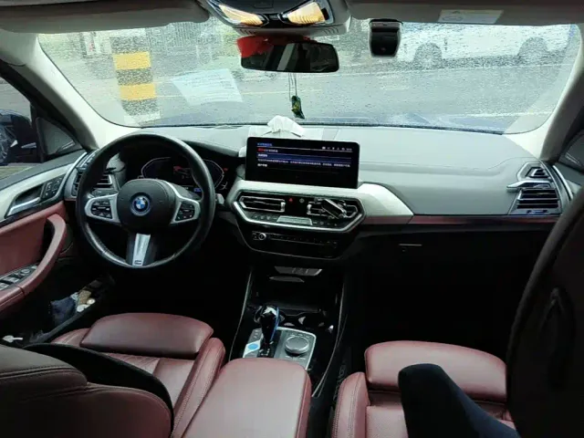 BMW iX3 — Фото автомобиля 12