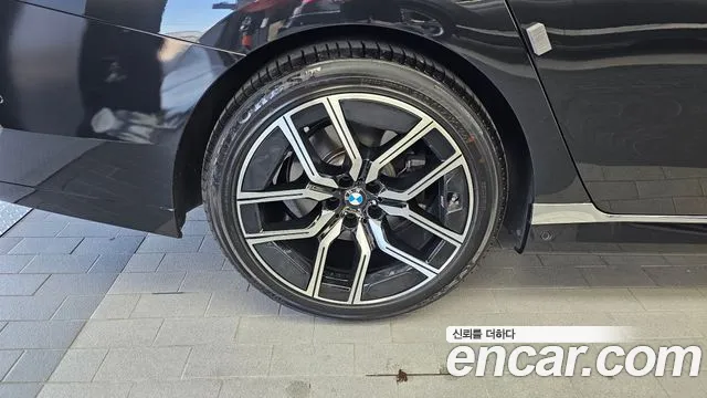 BMW 7-Series 7 серия (G70) 740i xDrive M Sport — Фото автомобиля 5