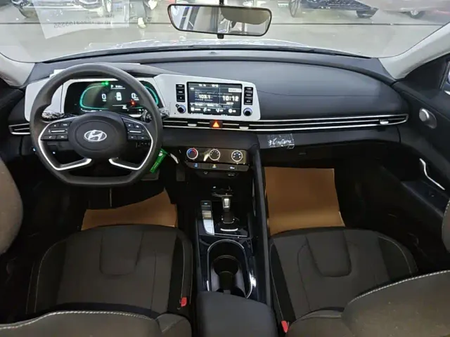 Hyundai Elantra — Фото автомобиля 9