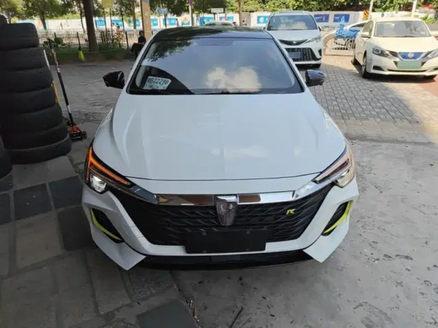 Roewe i6 MAX EV — Фото автомобиля 2