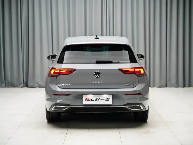 Volkswagen Golf — Фото автомобиля 11