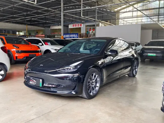 Фотография автомобиля — Tesla Model 3