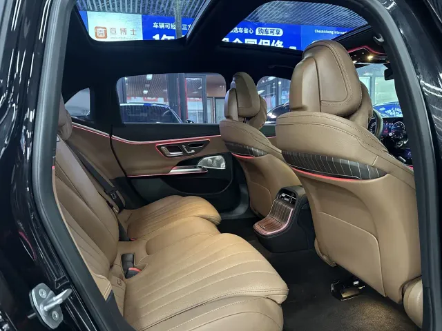 Mercedes-Benz E-Class — Фото автомобиля 7