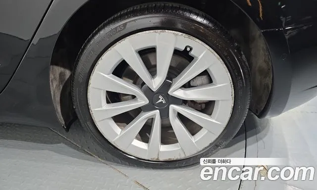Tesla Model 3 — Фото автомобиля 6