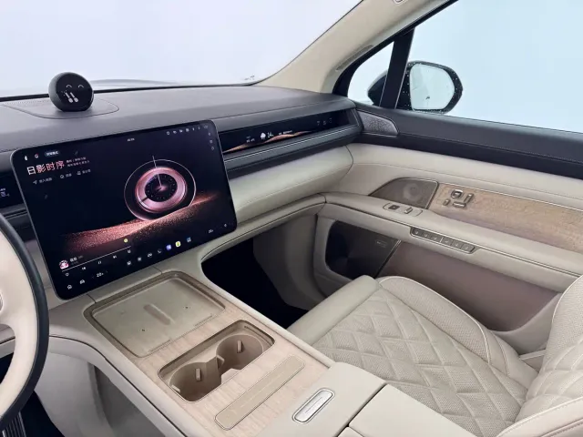 Nio ES8 — Фото автомобиля 6