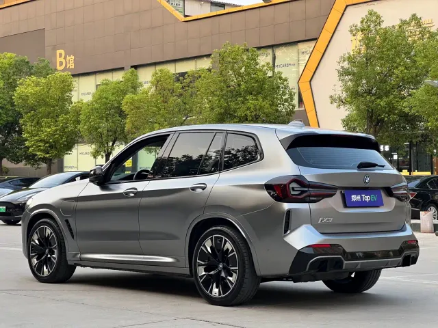 BMW iX3 — Фото автомобиля 6