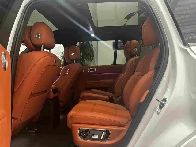 Li Auto L9 — Фото автомобиля 11