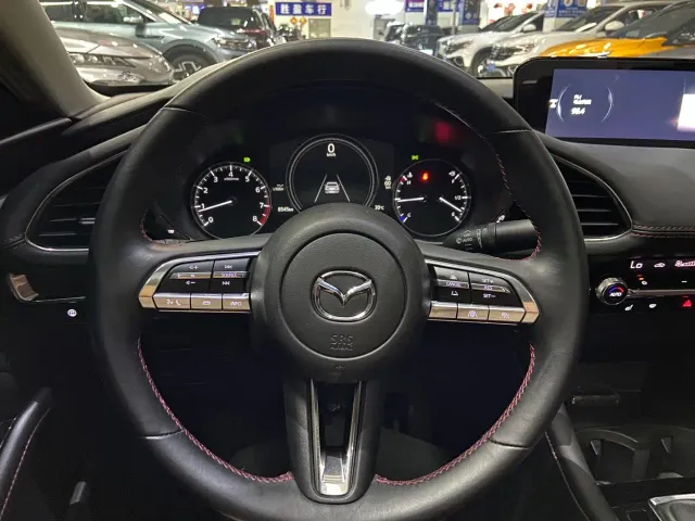 Mazda Axela — Фото автомобиля 19