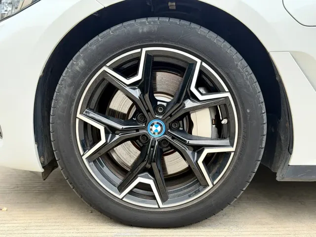 BMW i3 — Фото автомобиля 14