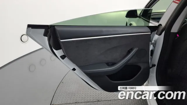 Tesla Model 3 — Фото автомобиля 21