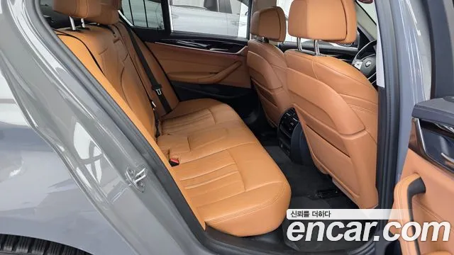 BMW 5 Series G30 — Фото автомобиля 17