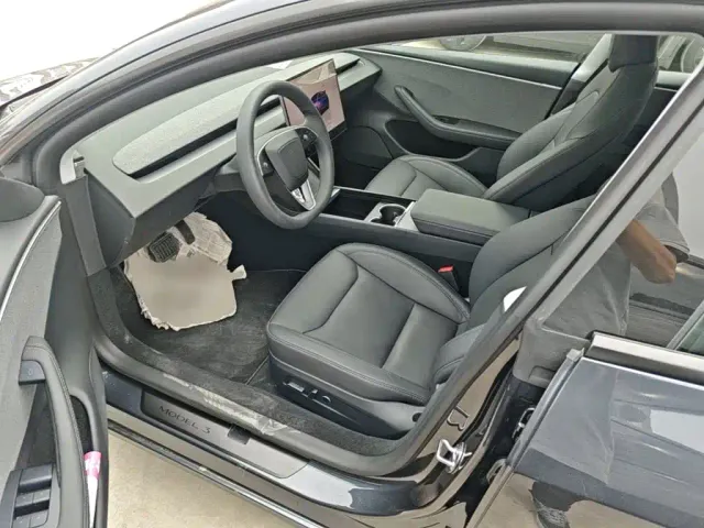 Tesla Model 3 — Фото автомобиля 14