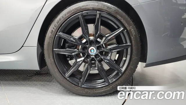 BMW 8 Series G15 — Фото автомобиля 6