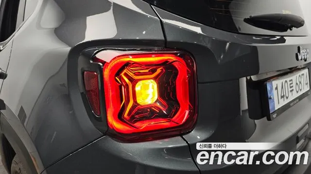 Jeep Renegade — Фото автомобиля 19