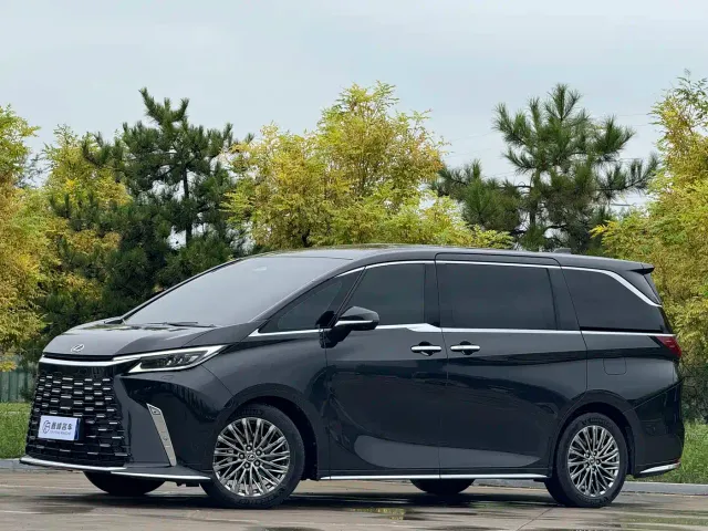 Фотография автомобиля — Lexus LM