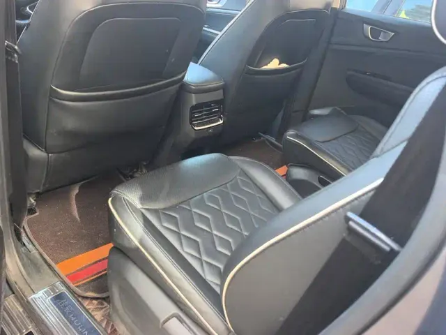 Wuling Jiachen — Фото автомобиля 11