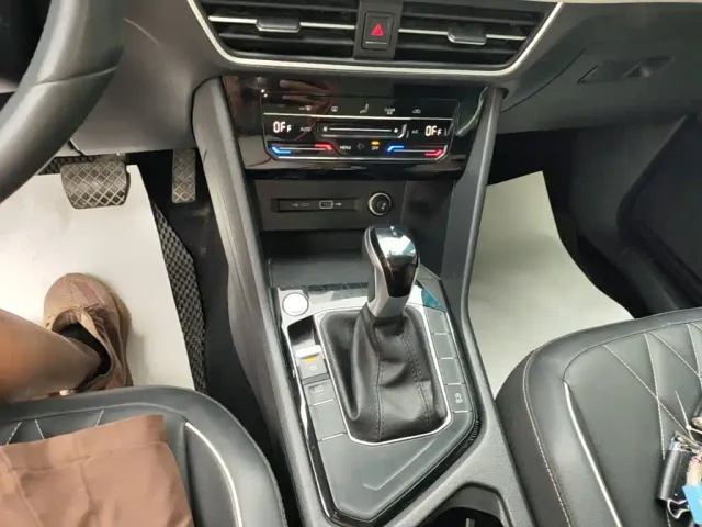 Volkswagen Tiguan L — Фото автомобиля 13