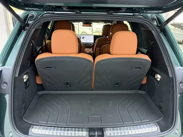 Li Auto L8 — Фото автомобиля 18