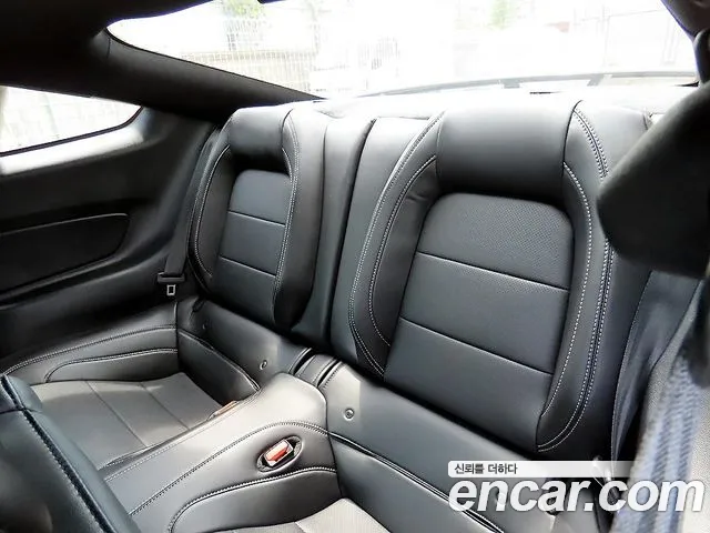 Ford Mustang — Фото автомобиля 6