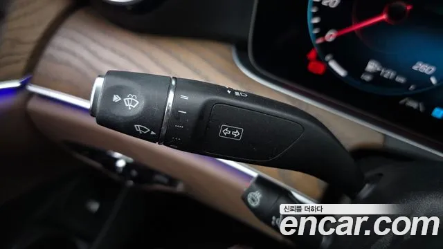Mercedes-Benz E-Class — Фото автомобиля 27