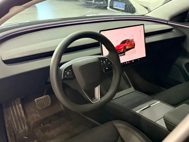 Tesla Model 3 — Фото автомобиля 6