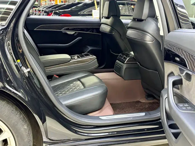Audi A8 — Фото автомобиля 17