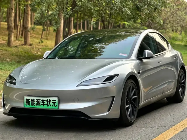 Фотография автомобиля — Tesla Model 3