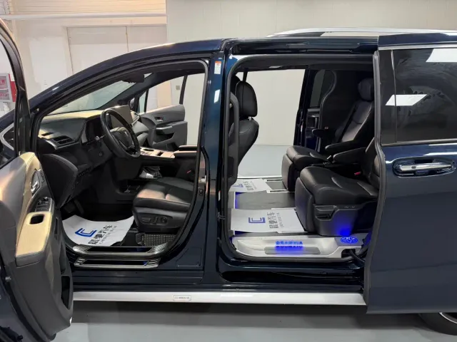 Toyota Granvia — Фото автомобиля 12