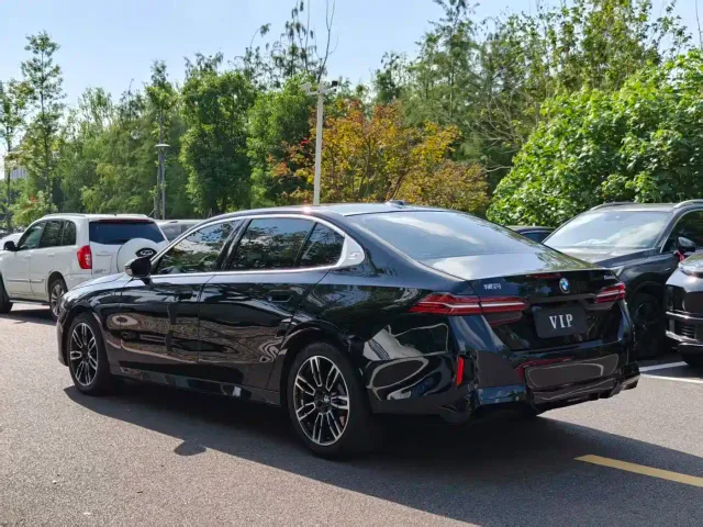 BMW 5 Series — Фото автомобиля 6