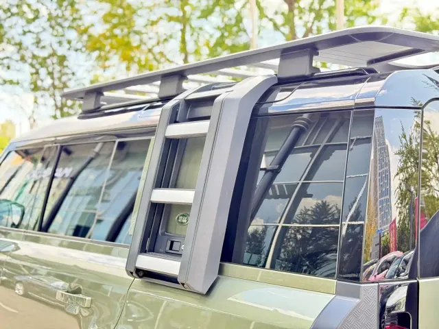 Land Rover Defender — Фото автомобиля 26