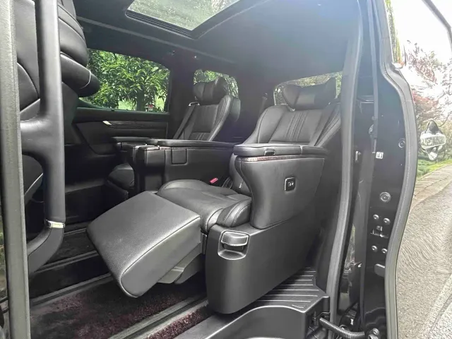 Toyota Vellfire — Фото автомобиля 11