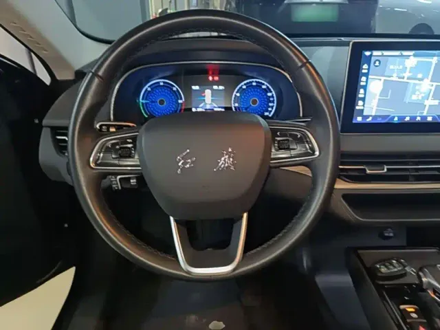 Hongqi E-QM5 — Фото автомобиля 10