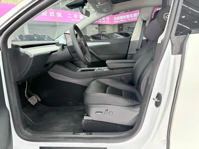 Tesla Model Y — Фото автомобиля 15