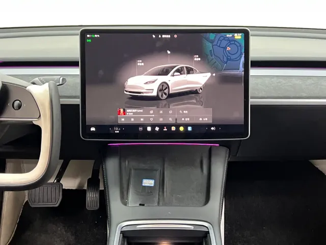 Tesla Model 3 — Фото автомобиля 24