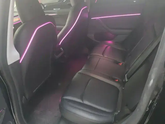 Tesla Model Y — Фото автомобиля 11